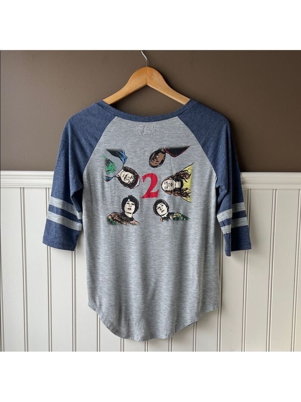Stranger Things Gray Raglan T-Shirt Small - Picture 6 of 9